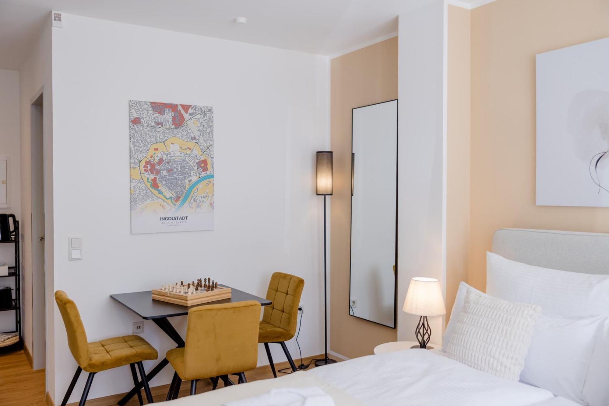 Lumen Homes - Altstadt-Studio Direkt Im Zentrum, Kueche, Netflix, Oeffentlicher Parkplatz Ums Eck Ingolstadt Exteriör bild