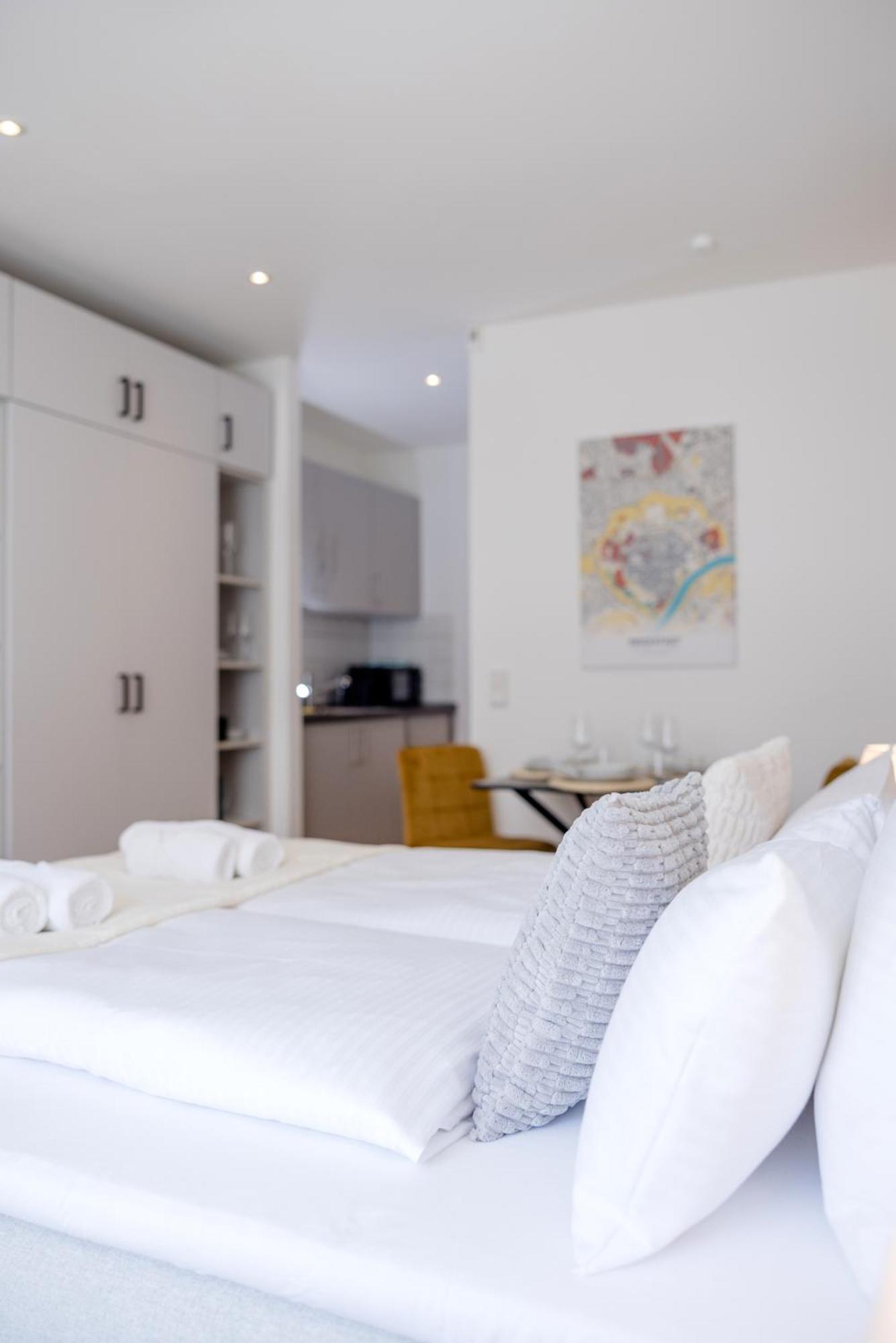 Lumen Homes - Altstadt-Studio Direkt Im Zentrum, Kueche, Netflix, Oeffentlicher Parkplatz Ums Eck Ingolstadt Exteriör bild